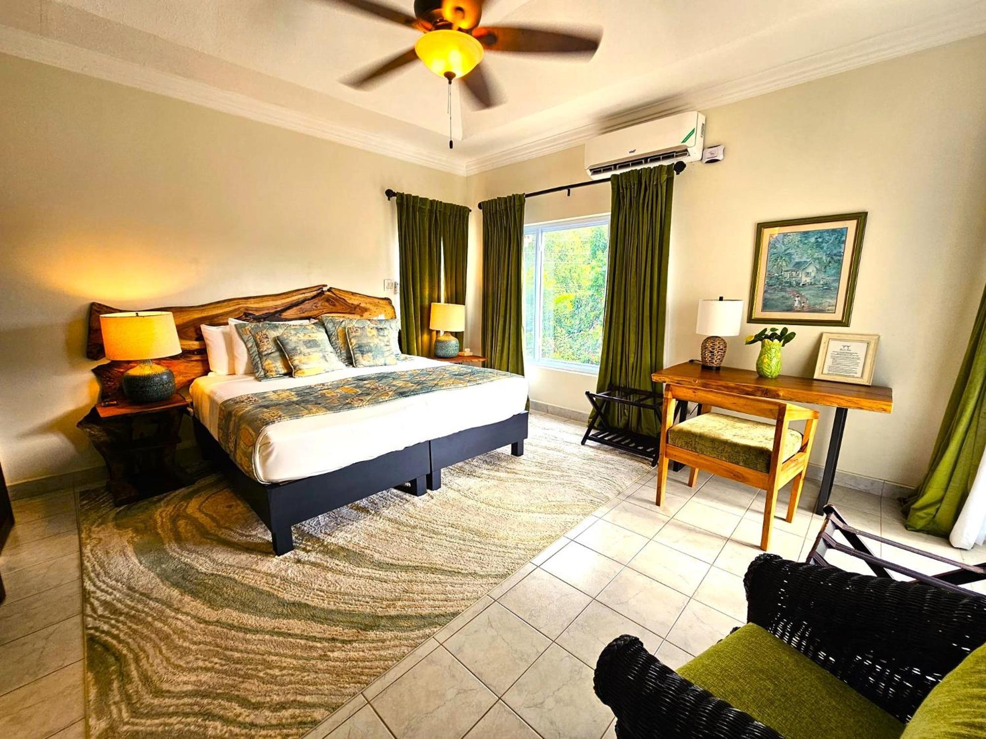 Mais Oui Villa Discovery Bay Exterior photo