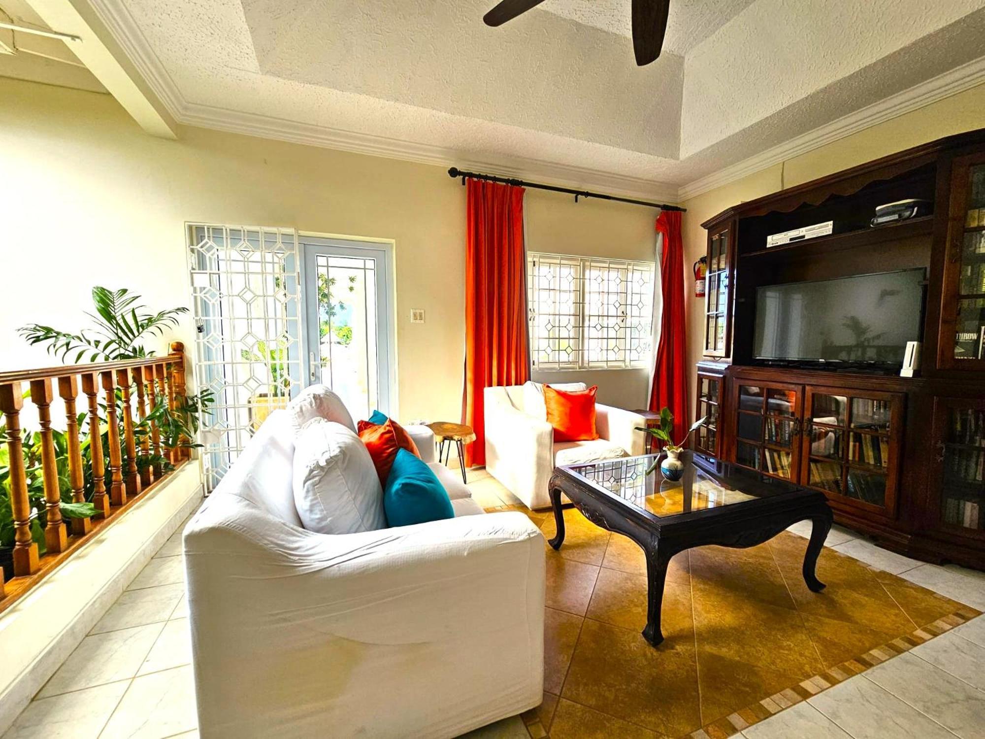 Mais Oui Villa Discovery Bay Exterior photo