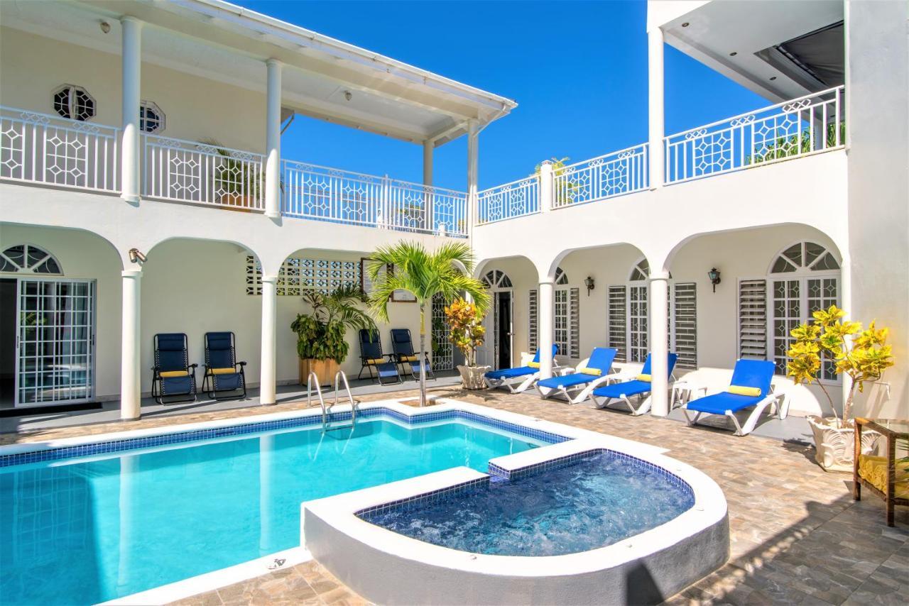 Mais Oui Villa Discovery Bay Exterior photo