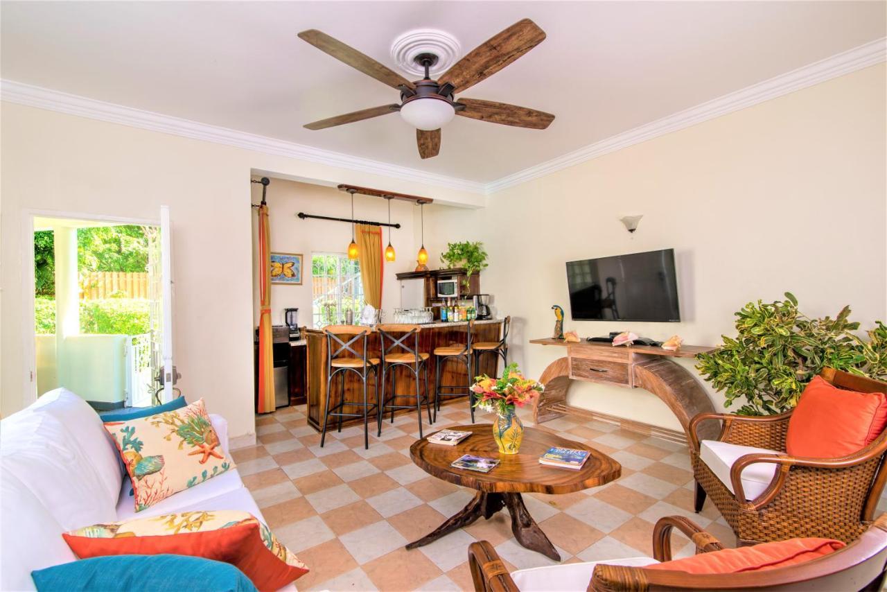 Mais Oui Villa Discovery Bay Exterior photo