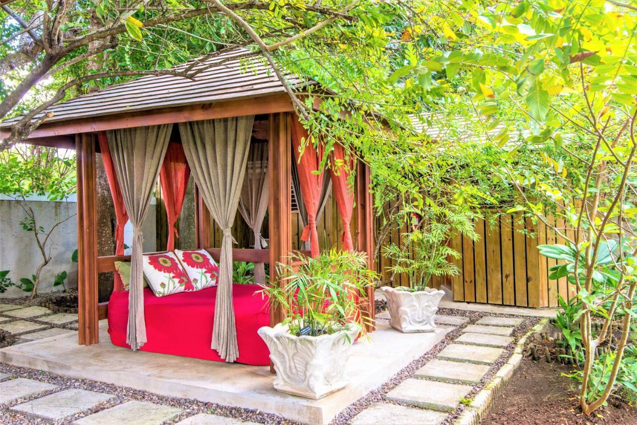 Mais Oui Villa Discovery Bay Exterior photo